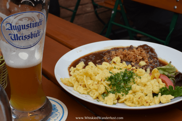 Spaetzle en bier in München.